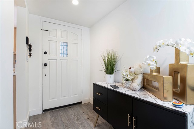 7625 Reseda Boulevard, Reseda CA: https://media.crmls.org/medias/89daf565-a7e9-4530-8d29-8bb45c8e68ad.jpg