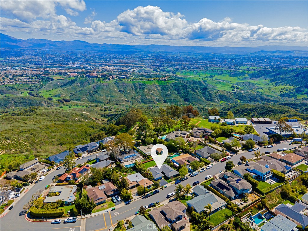 https://media.crmls.org/medias/89dbb718-5039-4e8d-82b5-e8aec7502ce7.jpg?preset=X-Large