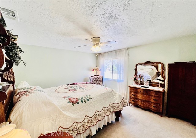 24212 Kansa Road, Apple Valley CA: https://media.crmls.org/medias/89dbca42-59e1-4ff5-9390-b96f9d4cdb4e.jpg