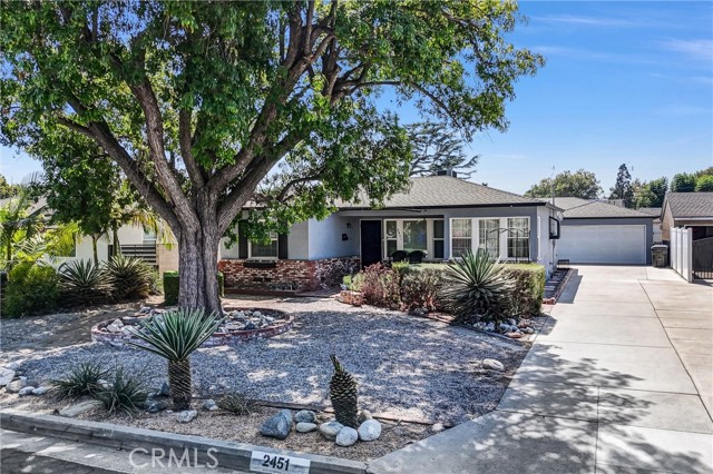 2451 Graydon Avenue, Monrovia CA: https://media.crmls.org/medias/89dbf61a-3d4f-46d6-af4d-4662084d2c7b.jpg