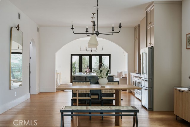 5142 Brynhurst Avenue, Los Angeles CA: https://media.crmls.org/medias/89dd12a9-4fca-4d64-8fe5-2d5160d7c943.jpg