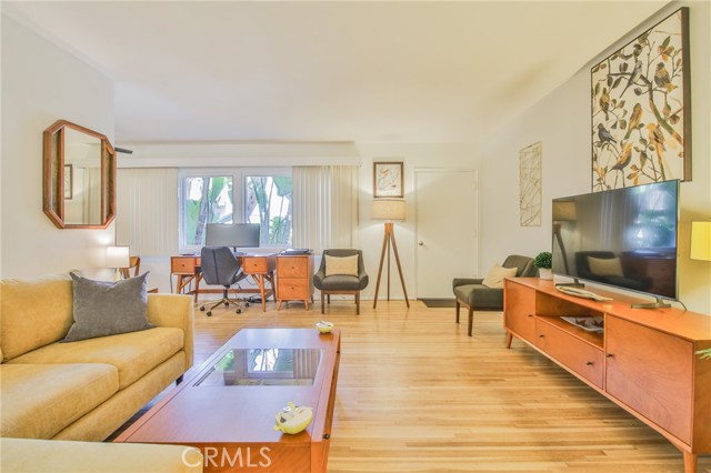 1030 E 2nd Street, Long Beach CA: https://media.crmls.org/medias/89ddd70d-66be-414e-96d5-dbdd464fb6f9.jpg