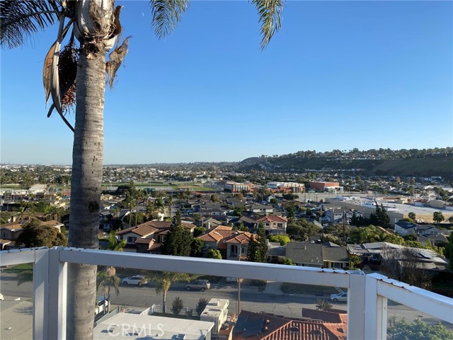 5228 Vanderhill Road, Torrance CA: https://media.crmls.org/medias/89de2a5b-6dc2-4e06-8d7a-e13ab99b4b93.jpg