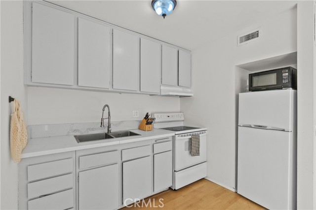 Detail Gallery Image 12 of 36 For 23515 Lyons Ave #S7,  Valencia,  CA 91355 - 1 Beds | 1 Baths