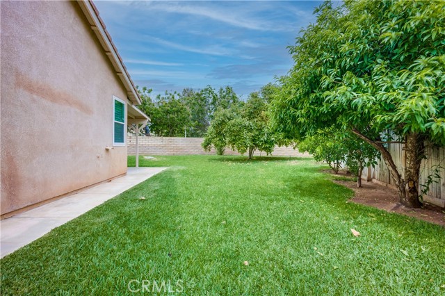 11327 La Brisa Circle, Fontana CA: https://media.crmls.org/medias/89de6db5-35cd-4abb-a588-b7fec0cef094.jpg