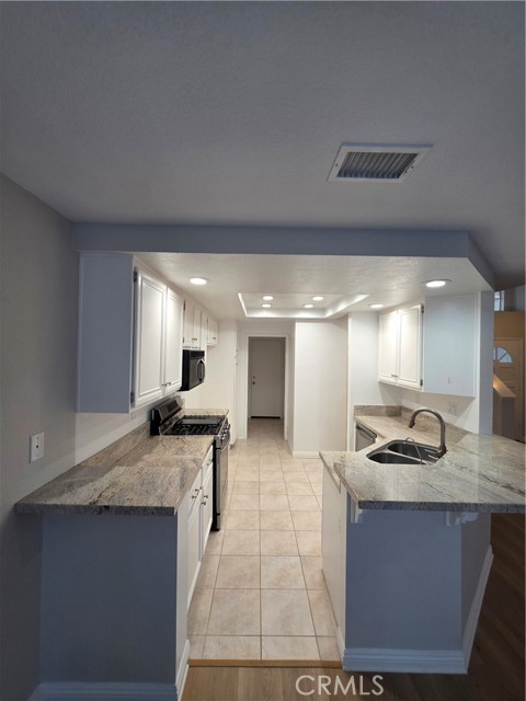 Detail Gallery Image 7 of 34 For 2211 Carob, Tustin,  CA 92782 - 3 Beds | 2/1 Baths