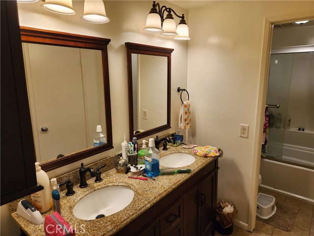 10407 Larwin Avenue, Chatsworth CA: https://media.crmls.org/medias/89df130c-647f-444b-9562-439cdc0bb125.jpg