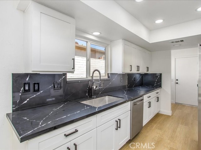 5734 N E Street, San Bernardino CA: https://media.crmls.org/medias/89dff183-b752-4e50-9dc8-86f222300dd5.jpg