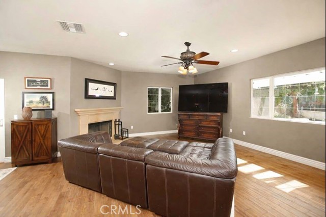 Detail Gallery Image 4 of 51 For 1595 E Avenida De Las Flores, Thousand Oaks,  CA 91362 - 4 Beds | 4/1 Baths