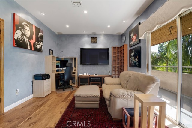 Image 32 of 58 For 2205 Catalina Street