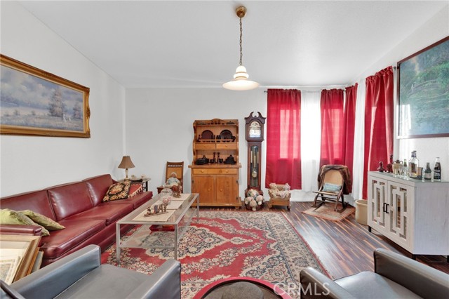 Detail Gallery Image 4 of 47 For 12887 Sholic, Apple Valley,  CA 92308 - 3 Beds | 2/1 Baths