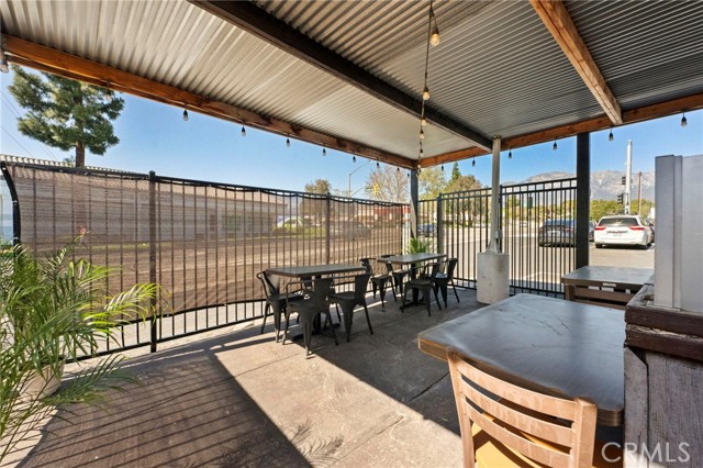 8111 Foothill Boulevard, Rancho Cucamonga CA: https://media.crmls.org/medias/89e28aae-9243-4770-aabd-a21919383d9e.jpg