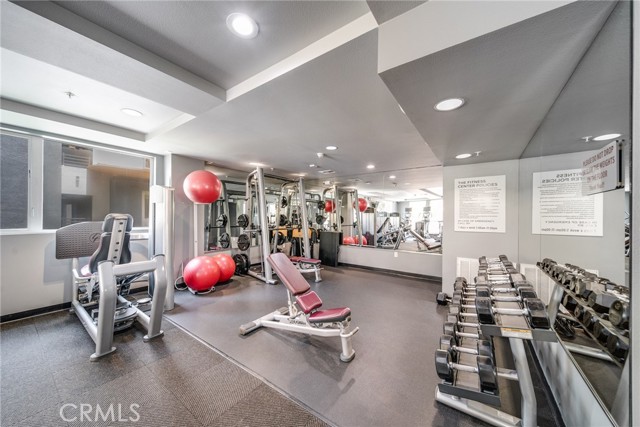21301 Erwin Street, Woodland Hills CA: https://media.crmls.org/medias/89e2de53-cb6e-473d-8ef1-ab9ff945551c.jpg