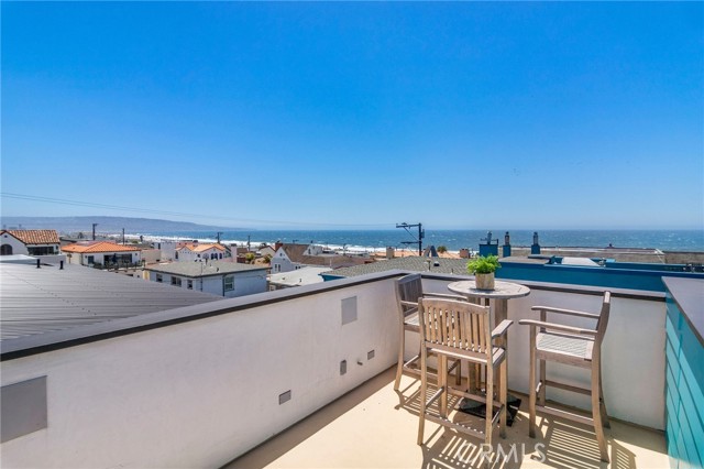 322 30th Street, Hermosa Beach, California 90254, 3 Bedrooms Bedrooms, ,4 BathroomsBathrooms,Residential,Sold,30th,SB21117706