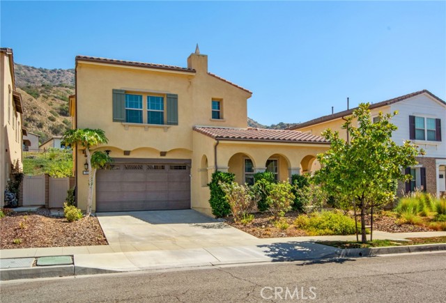 731 E Orange Blossom Way, Azusa CA: https://media.crmls.org/medias/89e2ef4e-b8af-470d-be3d-3deb12bace86.jpg