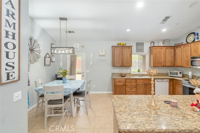 Detail Gallery Image 10 of 31 For 111 Planada Dr, Shafter,  CA 93263 - 3 Beds | 2 Baths