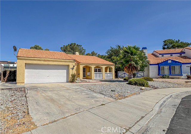 Detail Gallery Image 1 of 27 For 38010 Calcedony Ct, Palmdale,  CA 93552 - 3 Beds | 2 Baths