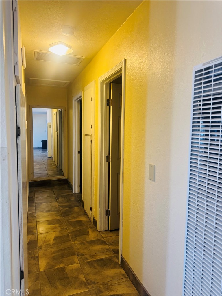 https://media.crmls.org/medias/89e4e49b-01b8-4451-b701-484a048e1387.jpg?preset=X-Large