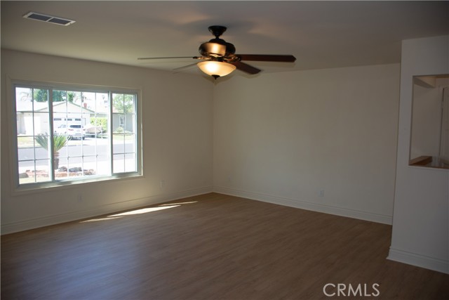 Detail Gallery Image 2 of 24 For 1913 N Waukena Way, Hanford,  CA 93230 - 3 Beds | 2 Baths
