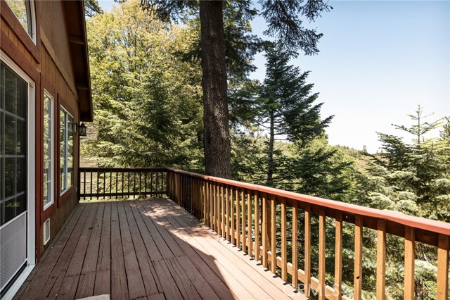26350 Spyglass Drive, Lake Arrowhead CA: https://media.crmls.org/medias/89e67601-3159-418c-95f9-496a92a65500.jpg