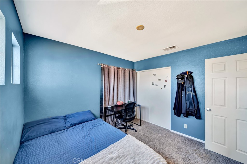 https://media.crmls.org/medias/89e70e73-e195-497b-b5dd-125d95651a0f.jpg?preset=X-Large
