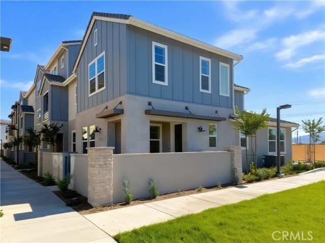 Front Image Thumbnail for CROC25250941