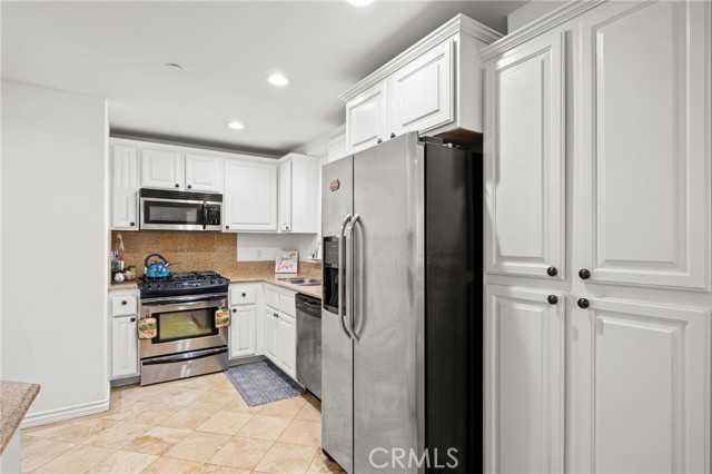 Detail Gallery Image 10 of 39 For 26404 Vermont Avenue #3,  Harbor City,  CA 90710 - 3 Beds | 1/1 Baths