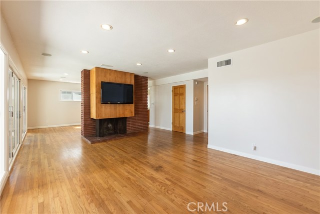 Detail Gallery Image 3 of 47 For 828 Stevely, Long Beach,  CA 90815 - 4 Beds | 2 Baths