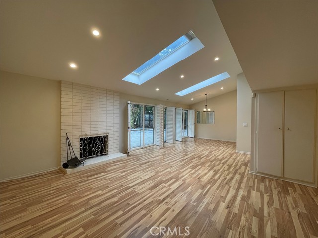 24041 Mariano Street, Woodland Hills CA: https://media.crmls.org/medias/89e910fa-c4ae-4c17-a32c-c26029769dad.jpg