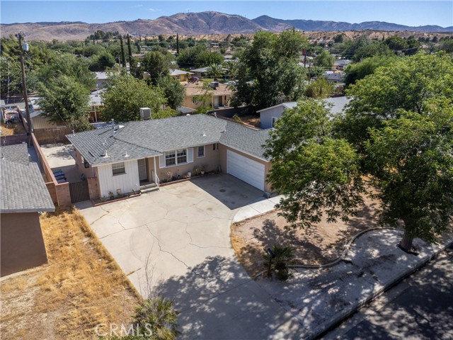 438 E Avenue R5, Palmdale CA: https://media.crmls.org/medias/89e98f32-ea9c-4416-9ae0-a598056b837f.jpg