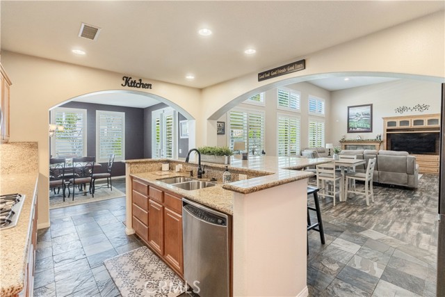 Detail Gallery Image 13 of 40 For 32016 Woodside Ct, Temecula,  CA 92592 - 4 Beds | 3 Baths