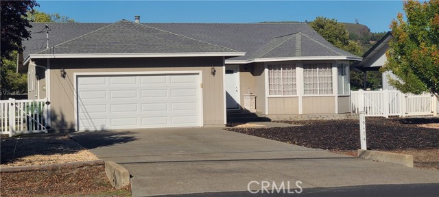 Detail Gallery Image 3 of 10 For 19474 Mountain Meadow South, Hidden Valley Lake,  CA 95467 - 3 Beds | 2 Baths