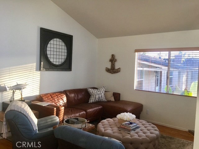 Detail Gallery Image 2 of 7 For 433 1/2 Heliotrope Ave, Corona Del Mar,  CA 92625 - 3 Beds | 2 Baths