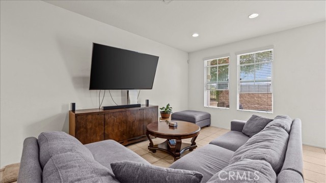 Detail Gallery Image 5 of 43 For 12533 Cipriano, Corona,  CA 91752 - 3 Beds | 2/1 Baths