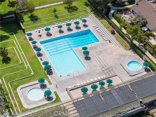 75 Willow Tree Lane, Irvine CA: https://media.crmls.org/medias/89eac580-1bee-43f6-ab86-5081bb0e8aba.jpg