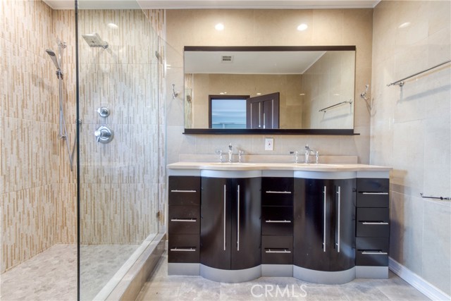 Detail Gallery Image 18 of 52 For 7796 Skyhill Drive, Los Angeles,  CA 90068 - 5 Beds | 3 Baths