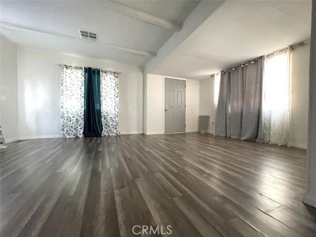 Detail Gallery Image 3 of 10 For 43850 20th St #211,  Lancaster,  CA 93535 - 2 Beds | 1 Baths