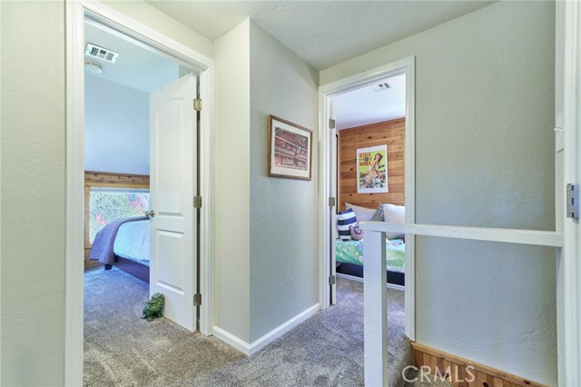 39676 Oak Glen Road, Fawnskin CA: https://media.crmls.org/medias/89ed0421-9933-4765-affe-8886d336f595.jpg
