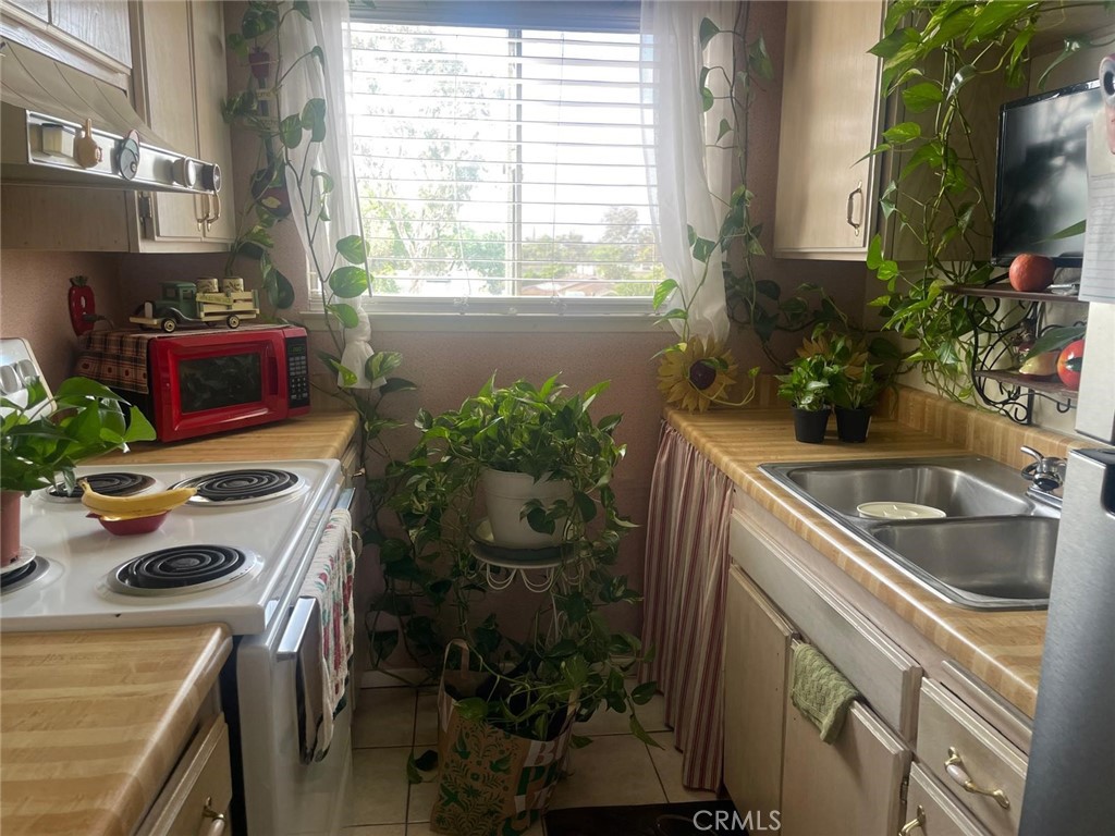 https://media.crmls.org/medias/89ee6084-0d0f-46d1-b198-424606620b0c.jpg?preset=X-Large