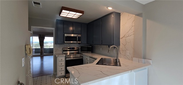 22265 Caminito Mescalero, Laguna Hills CA: https://media.crmls.org/medias/89ee73e7-5e99-4ba3-82e4-3bfafe61de62.jpg