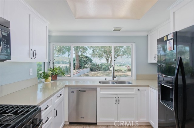 Image 13 of 32 For 12824 Woodley Avenue