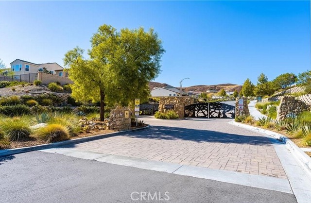 Detail Gallery Image 48 of 66 For 18619 Cedar Crest Dr, Canyon Country,  CA 91387 - 3 Beds | 2/1 Baths