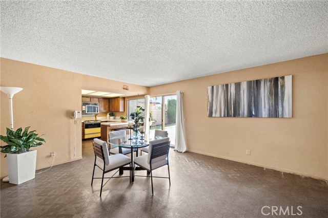 11551 Gladstone Circle, Fountain Valley CA: https://media.crmls.org/medias/89ef9c91-80db-4608-8add-082848edebe7.jpg