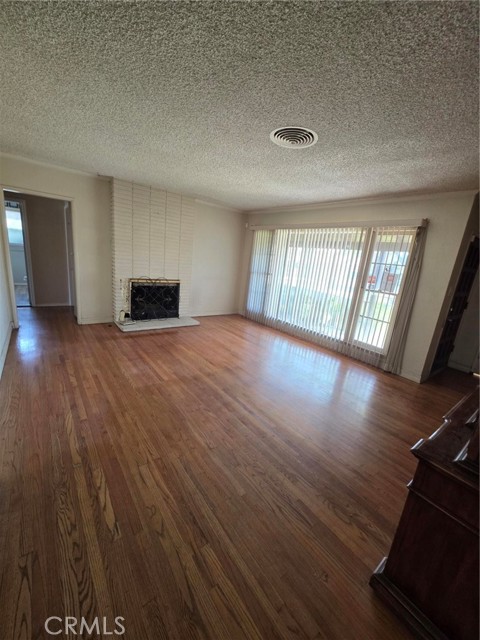 Detail Gallery Image 3 of 13 For 520 Country Club Lane, San Bernardino,  CA 92404 - 3 Beds | 1/1 Baths