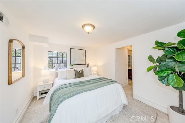 516 Orange Grove Avenue, South Pasadena CA: https://media.crmls.org/medias/89f15a8e-734c-4c3e-b83e-b94428b439be.jpg