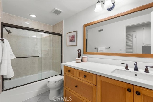 Full guest bathroom
