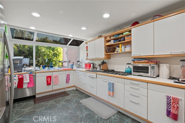 Detail Gallery Image 10 of 27 For 867 Aubrey Ct #3,  Hermosa Beach,  CA 90254 - 3 Beds | 3/1 Baths