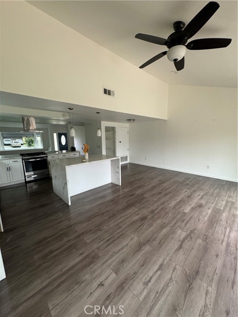 Detail Gallery Image 3 of 14 For 9559 Calle Del Casa, Riverside,  CA 92503 - 4 Beds | 2/1 Baths