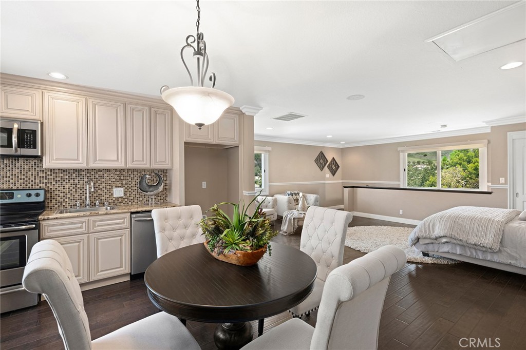 Separate apartment with full kitchen and bath
