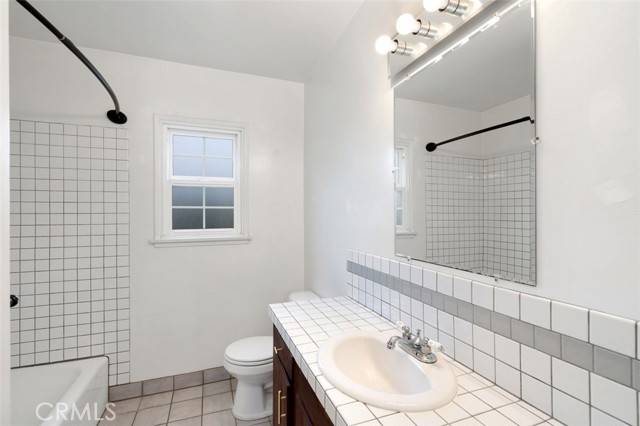 9933 Norwich Avenue, Mission Hills (San Fernando) CA: https://media.crmls.org/medias/89f4c6c6-eda7-434e-b8e4-69aa1c2a040f.jpg